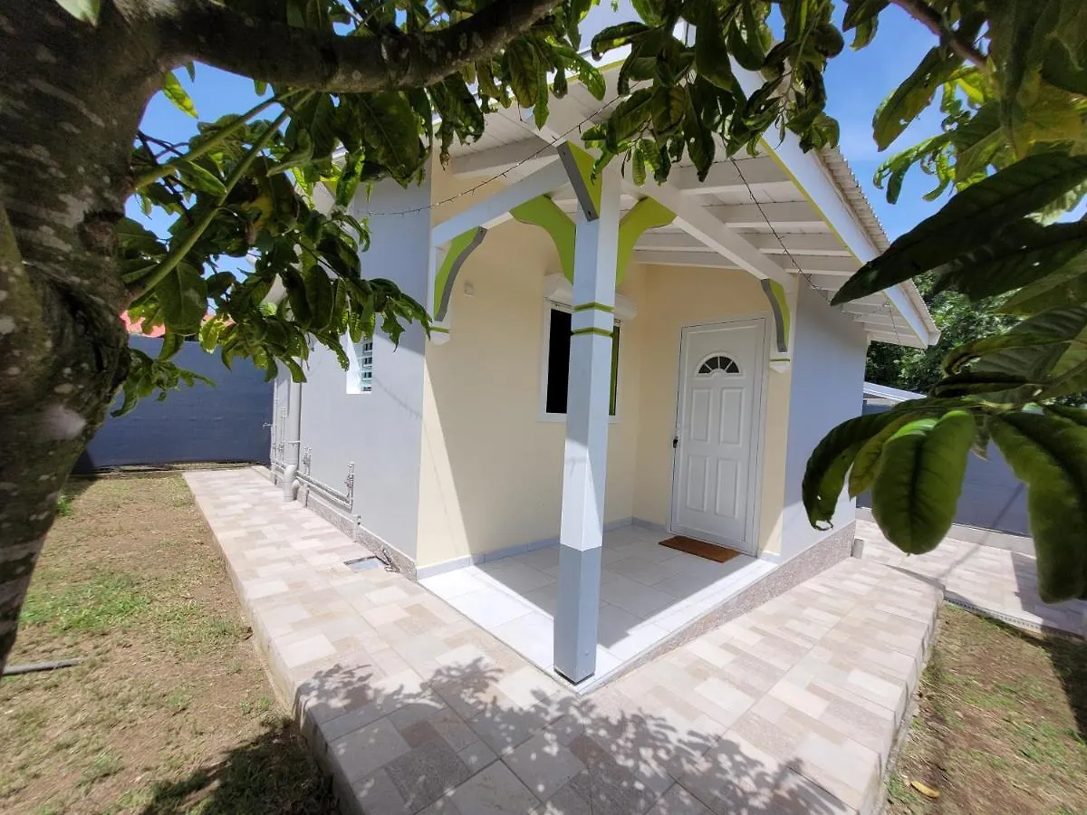 Do-Lambis Et Do-Corrosol Hotel Baie-Mahault