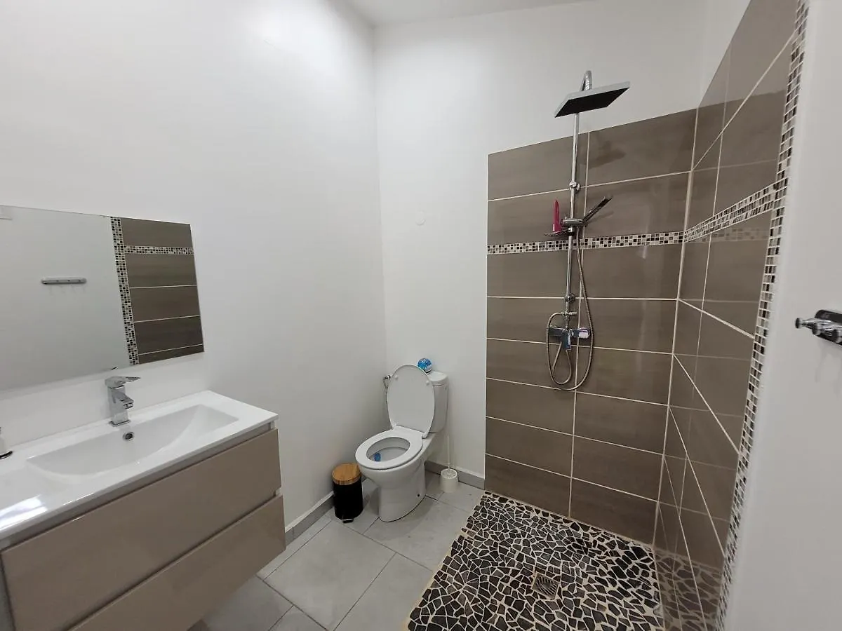 Do-Lambis Et Do-Corrosol Hotel Baie-Mahault