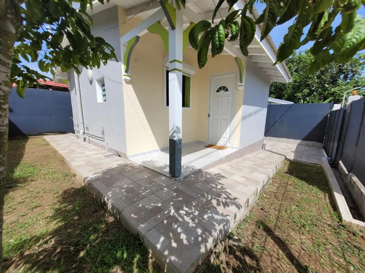 Do-Lambis Et Do-Corrosol Hotel Baie-Mahault